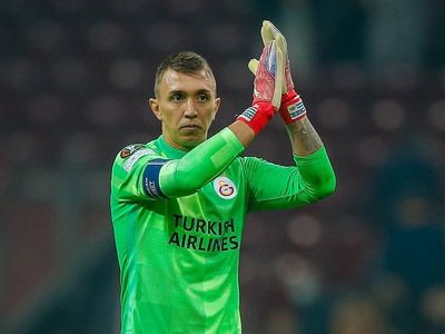 Galatasaray'da Fernando Muslera'dan Takım Arkadaşlarıyla Toplantı!