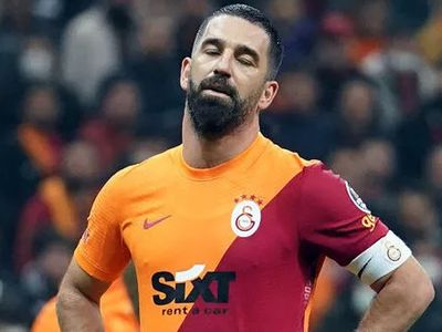 Galatasaray'da kadro dışı kaldığı konuşulan Arda Turan hakkında açıklama yapıldı!