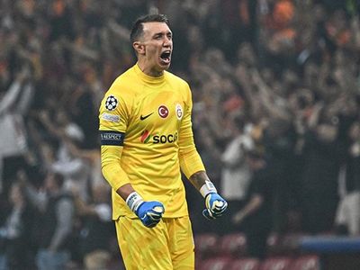 Galatasaray'da Muslera belirsizliği: Gaziantep FK maçında oynayacak mı?