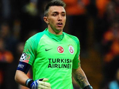 Galatasaray’da Muslera’nın veliahtı bulundu: Milli kaleci için görüşmeler başladı