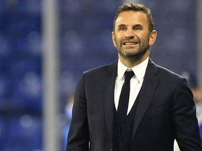 Galatasaray'da Okan Buruk yardımcıları kim? Okan Buruk teknik ekibinde hangi isimler var? İrfan Saraloğlu, Tuğberk Tanrıvermiş kimdir?