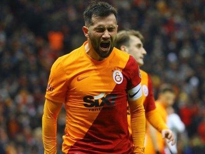 Galatasaray'da Ömer Bayram'ın Açıklamaları Taraftarlardan Tepki Topladı