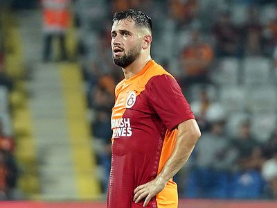 Galatasaray'da Ömer Bayram'ın başka takıma transferine onay verildi! Okan Buruk yeni sezon planlamasında futbolcuya yer vermedi
