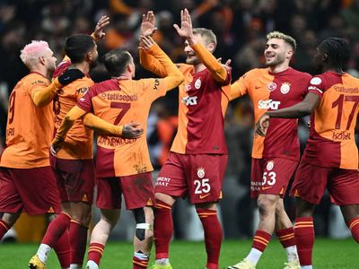 Galatasaray’da savunma krizi büyüyor: Okan Buruk kara kara düşünüyor