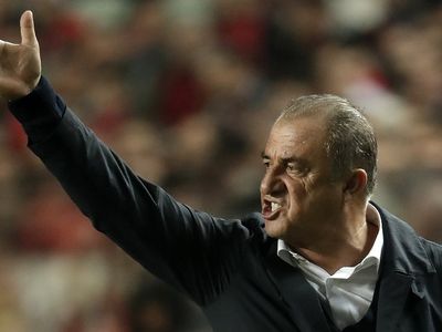 Galatasaray'da Teknik Direktör Fatih Terim 4 Futbolcusunu Takımdan Gönderecek!