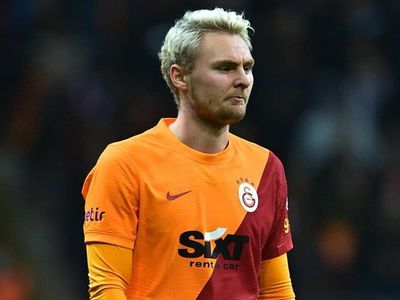 Galatasaray'da Victor Nelsson, Domenec Torrent takımda olduğu için çok şanslı olduklarını söyledi