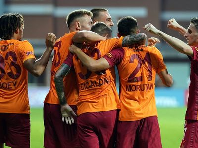 Galatasaray'dan Arda Turan ve Sacha Boey Açıklaması!