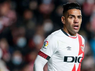 Galatasaray'dan, Rayo Vallecano'ya transfer olan Radamel Falcao takımdan ayrılmayı düşünüyor!
