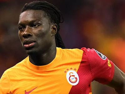 Galatasaray'ın eski yıldızı Tanju Çolak, Bafetimbi Gomis'e tavsiyelerde bulundu!