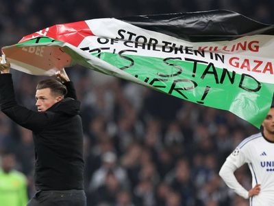 Galatasaray’ın grubunda tarihi mesaj: Kopenhag Manchester United maçına Filistin bayrağı damga vurdu