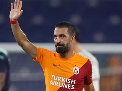 Galatasaraylı Arda Turan, Beşiktaş'tan transfer teklifi aldığını açıkladı!
