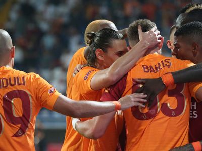 Galatasaraylı Futbolcular Koronavirüs Salgınına Yakalandı!