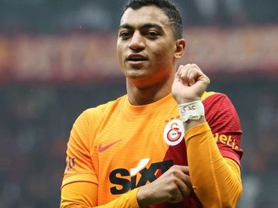 Galatasaraylı Mostafa Mohamed'in Bileğindeki Bandanada Ne Yazdığı Belli Oldu!