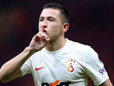 Galatasaraylı Olimpiu Morutan'ın menajeri Becali, oyuncusunun Suudi Arabistan'a transfer olacağı yönündeki haberleri yalanladı