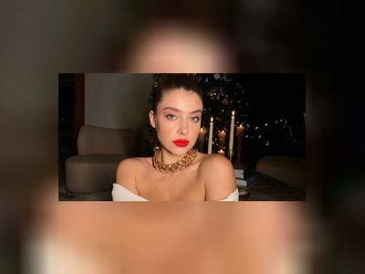 Gamze Erçel'den olay yaratan elbise! Transparan mini elbisesi ile büyüledi