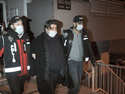 Gaybubet Evlerine Tarihin En Büyük Operasyonu: Polis, Delilleri Son Anda Kurtardı!