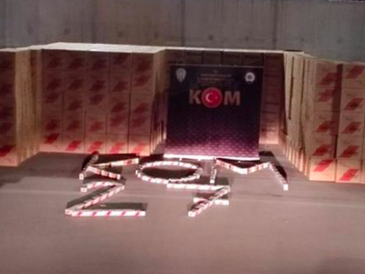 Gaziantep'te aracın içinden 5 milyon  makaron yakalandı