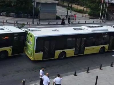 Gaziosmanpaşa'da feci kaza! 3 İETT otobüsü birbirine girdi