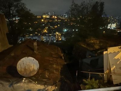 Gaziosmanpaşa’da toprak kayması paniği: 24 evden 96 kişi tahliye edildi