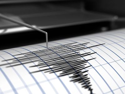 Gece yarısı 7,2 büyüklüğünde deprem: Tsunami riski devam ediyor