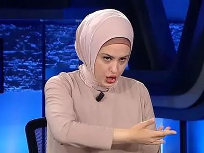 Geçtiğimiz gün bir televizyon kanalında skandal olay yaşanmıştı! Pelin Hürman isimli kadın ekranda cin çıkarma seansı yapmıştı: Eski tweetleri ise sosyal medyada gündem oldu