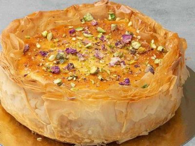 Gelinim Mutfakta baklava cheesecake tarifi nasıl yapılır? Gelinim Mutfakta'dan değişik lezzet tarifleri gelmeye devam ediyor!  Damaklarda şenlik yaratacak baklava cheesecake tarifi