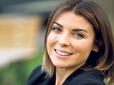 Gelsin Hayat Bildiğin Gibi Derya kimdir, gerçek adı nedir? Özge Özberk kimdir, kaç yaşında?