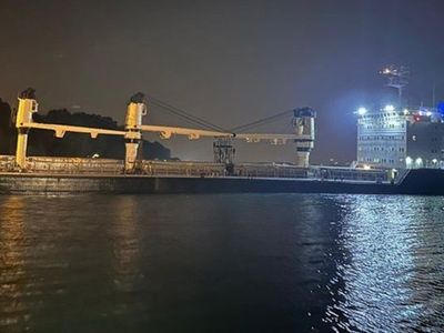 Gemi karaya oturdu! İstanbul Boğaz trafiği durdu