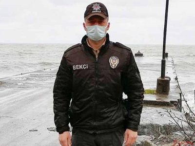 Genç Kızı Dev Dalgaların Arasından Bekçi Kurtardı
