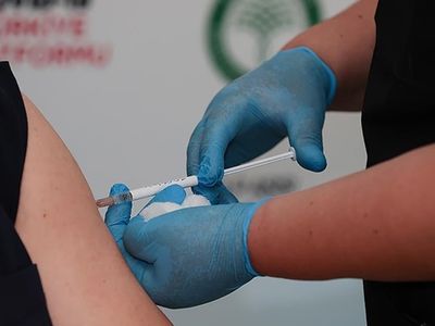Gençler Hastanede Şoka Uğradı: Aşı Randevuları İptal Edildi