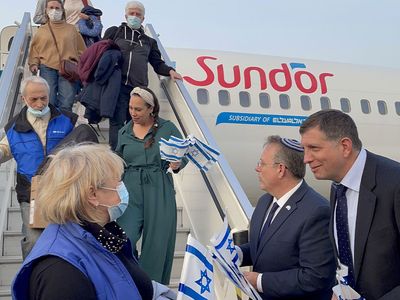 Geri Dönüş Yasası kapsamında: İsrail yüzlerce Ukraynalı Yahudi'yi 3 uçakla Tel Aviv'e getirdi!