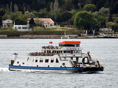 Gökçeada ve Bozcaada'da Feribot Seferleri İptal Edildi