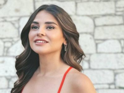 Gönül Dağı’nın Asuman’ından cesur pozlar! Hazal Çağlar mini eteği ile kendisine hayran bıraktı
