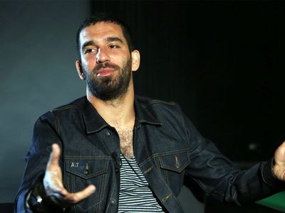 Görevlileri kapıda gören Arda Turan aldığı haberler şaşkına döndü: Hapis istemiyle dava açıldı