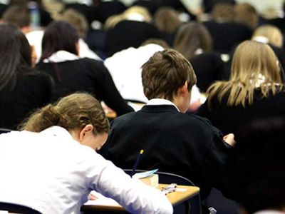 Görüntüler çevrimiçi yayınlanınca skandal ortaya çıktı!  Biyoloji öğretmeni reşit olmayan öğrencilere cinsel taciz sonucu tutuklandı