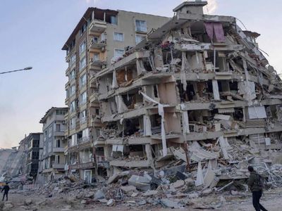Görüntüler sosyal medyada gündem olmuştu: Deprem sonrası çıkan ışıkların anlamı ne?