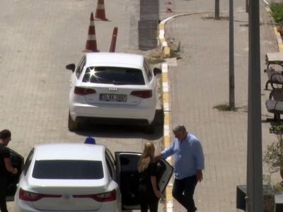 Gözaltına alınan yapımcı Mehmet Fatih Aksoy, Adli Tıp Kurumu'nda kan ve saç örneği verdi