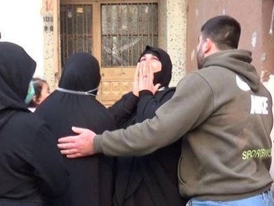 Gözleri Önünde Yanan Evlerini Ağlayarak İzlediler