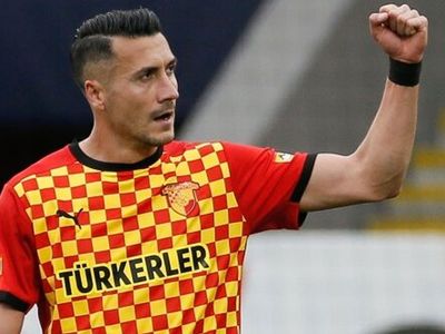 Göztepe ile yolları ayrılan Adis Jahovic, Bodrumspor'a mı transfer oluyor? Futbolcudan çok konuşulacak karar geldi!
