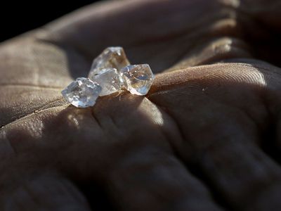 Güney Afrika'ya Üzücü Haber! Keşfedilen Taşlar Kuvars Kristalleri Çıktı
