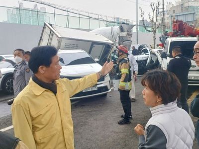 Güney Kore’de zincirleme trafik kazası: Her yer can pazarına döndü!