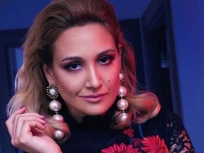 Gupse Özay’dan göbekli pozlar! Ünlü isimler yorum yağmuruna tuttu