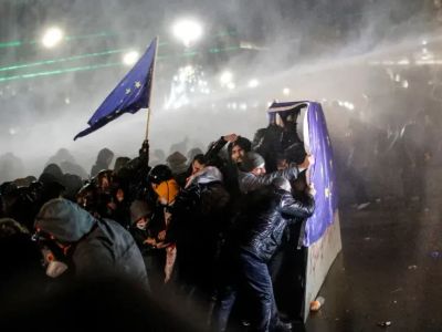 Gürcistan hükümeti AB'yi askıya aldı! Halk sokaklara döküldü!