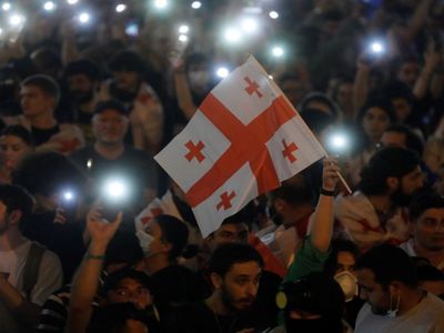 Gürcistan’da sokaklar kaynıyor: Yasa tasarısına büyük protesto