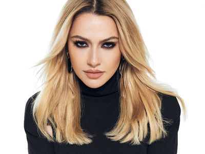 Hadise Ölümle Burun Buruna Geldi! Lastiği Patlayan Araba Savruldu