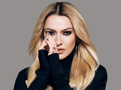 Hadise'nin taktığı pırlanta bileziğin fiyatı ne kadar, kaç TL? Bir serveti bileğinde taşıyor, fiyatı dudak uçuklatır!