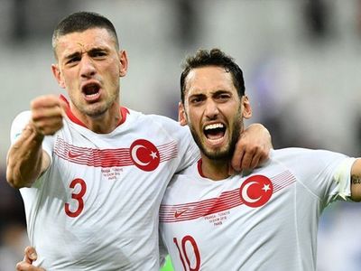 Hakan Çalhanoğlu Juventus'a Çok Yakın