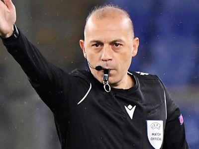 Hakem Cüneyt Çakır, UEFA Avrupa Uluslar Ligi'nde oynanacak olan İspanya - Çekya maçında görev alacak!