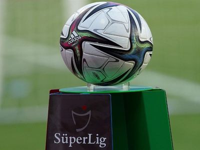 Hakemler ne kadar maaş alıyor? TFF 2022 hakem maaşları ve maç başı ödemeleri