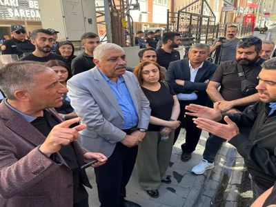 Hakkari Belediye Başkanı gözaltına alındı: Belediye binasında arama yapıldı